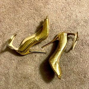 B Brian Atwood Gold pump